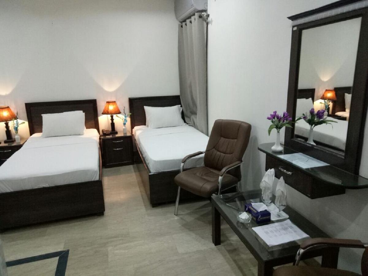 Al-Fateh Hotel Lahore Exteriör bild